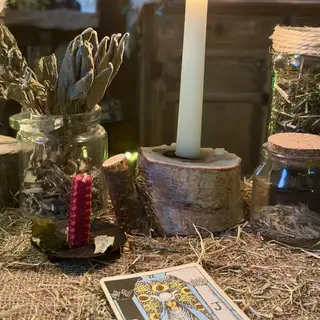 Lauren Munday (Psychic Boutique)