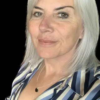 Lynne Redvers (Spiritualist Medium)